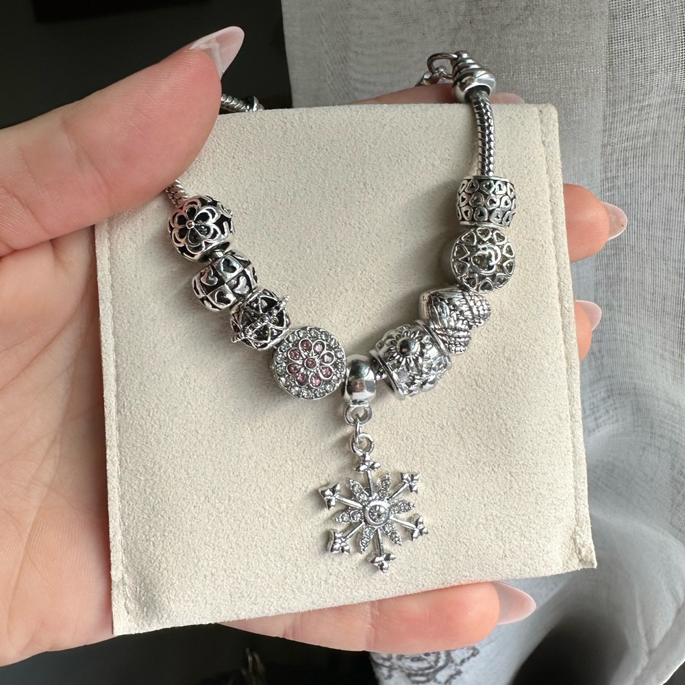 BRAND NEW Silver Holiday Charm Bracelet with 9 slide on artisan beads